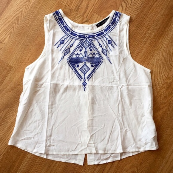 💥LAST ONE💥 Embroidered Boho Crop Top - Picture 3 of 5